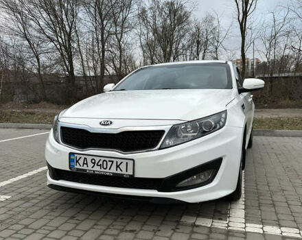 Белый Киа K5, объемом двигателя 2 л и пробегом 310 тыс. км за 8200 $, фото 1 на Automoto.ua