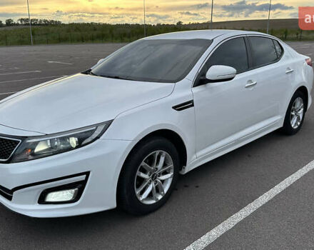 Белый Киа K5, объемом двигателя 2 л и пробегом 272 тыс. км за 9900 $, фото 1 на Automoto.ua