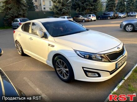 Киа K5 2014 в Одессе на Automoto.ua Белый Киа K5, объемом двигателя 2 л и пробегом 245 тыс. км за 9999 $, фото 1 на Automoto.ua