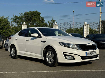 Белый Киа K5, объемом двигателя 2 л и пробегом 250 тыс. км за 10600 $, фото 1 на Automoto.ua