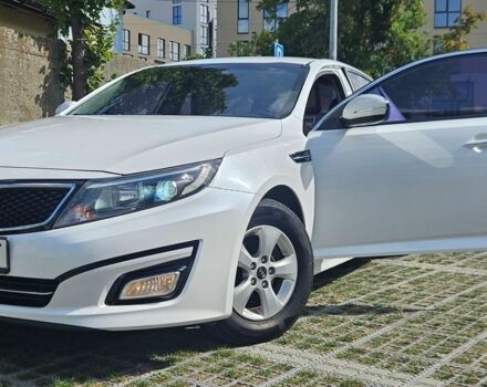 Белый Киа K5, объемом двигателя 2 л и пробегом 207 тыс. км за 11000 $, фото 1 на Automoto.ua