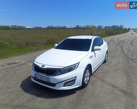 Белый Киа K5, объемом двигателя 2 л и пробегом 283 тыс. км за 9500 $, фото 1 на Automoto.ua