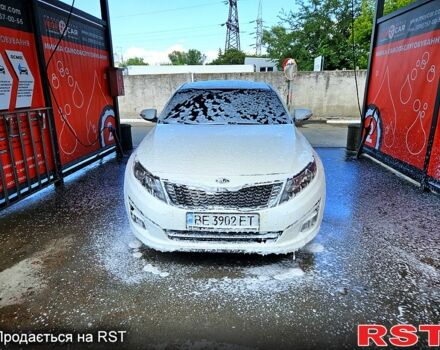Белый Киа K5, объемом двигателя 2 л и пробегом 378 тыс. км за 9000 $, фото 1 на Automoto.ua