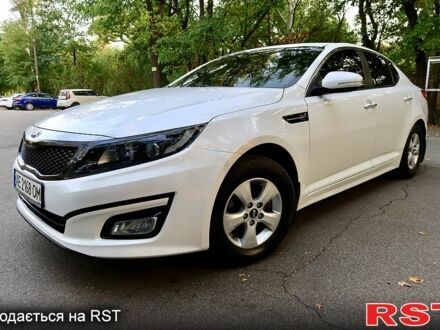 Белый Киа K5, объемом двигателя 2 л и пробегом 204 тыс. км за 11000 $, фото 1 на Automoto.ua