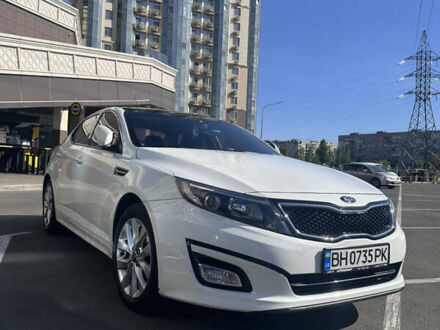 Киа K5 2014 в Одессе на Automoto.ua Белый Киа K5, объемом двигателя 2 л и пробегом 174 тыс. км за 10900 $, фото 1 на Automoto.ua