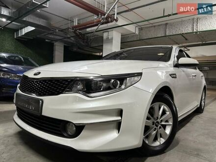 Кіа K5 2015 у Києві на Automoto.ua Білий Кіа K5, об'ємом двигуна 2 л та пробігом 200 тис. км за 11999 $, фото 1 на Automoto.ua