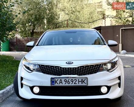 Белый Киа K5, объемом двигателя 2 л и пробегом 235 тыс. км за 12499 $, фото 1 на Automoto.ua