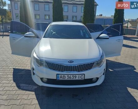 Белый Киа K5, объемом двигателя 2 л и пробегом 285 тыс. км за 12000 $, фото 1 на Automoto.ua