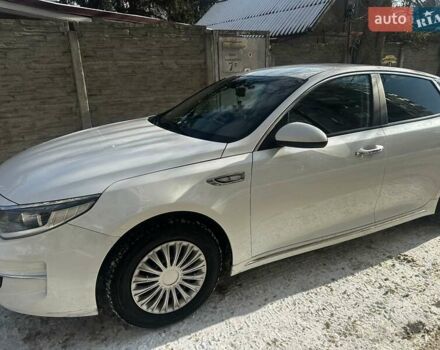 Белый Киа K5, объемом двигателя 2 л и пробегом 140 тыс. км за 10900 $, фото 1 на Automoto.ua