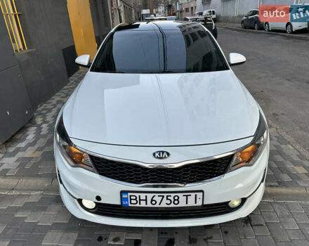 Белый Киа K5, объемом двигателя 2 л и пробегом 335 тыс. км за 8200 $, фото 1 на Automoto.ua