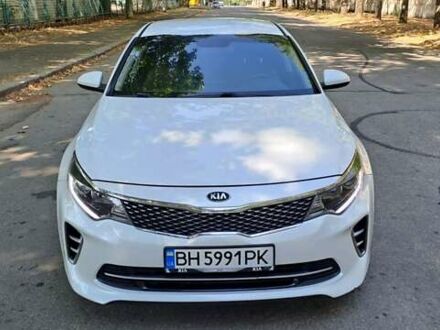 Киа K5 2015 в Николаеве на Automoto.ua Белый Киа K5, объемом двигателя 2 л и пробегом 267 тыс. км за 10500 $, фото 1 на Automoto.ua