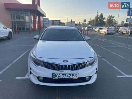 Белый Киа K5, объемом двигателя 2 л и пробегом 255 тыс. км за 11500 $, фото 1 на Automoto.ua