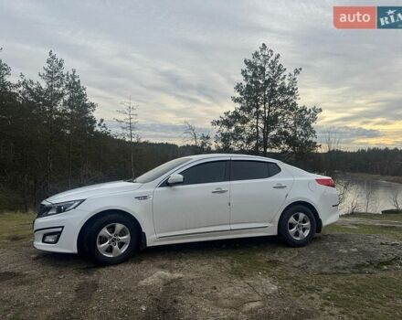 Белый Киа K5, объемом двигателя 2 л и пробегом 220 тыс. км за 10000 $, фото 1 на Automoto.ua