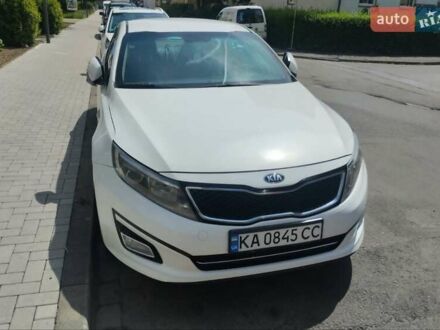 Киа K5 2015 в Киеве на Automoto.ua Белый Киа K5, объемом двигателя 2 л и пробегом 240 тыс. км за 10800 $, фото 1 на Automoto.ua