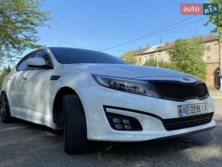 Белый Киа K5, объемом двигателя 2 л и пробегом 380 тыс. км за 9999 $, фото 1 на Automoto.ua