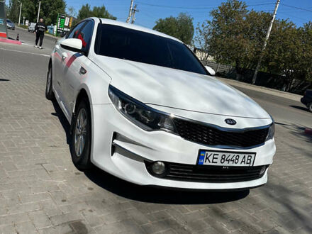 Киа K5 2015 в Киеве на Automoto.ua Белый Киа K5, объемом двигателя 2 л и пробегом 256 тыс. км за 11300 $, фото 1 на Automoto.ua