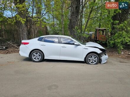Белый Киа K5, объемом двигателя 2 л и пробегом 200 тыс. км за 4000 $, фото 1 на Automoto.ua