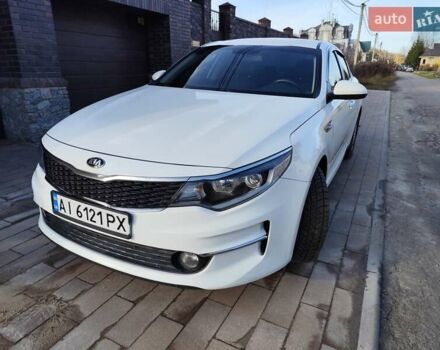 Белый Киа K5, объемом двигателя 2 л и пробегом 384 тыс. км за 10400 $, фото 1 на Automoto.ua