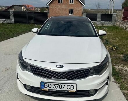 Белый Киа K5, объемом двигателя 2 л и пробегом 420 тыс. км за 9500 $, фото 1 на Automoto.ua