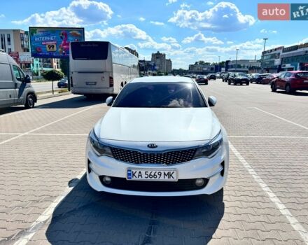Белый Киа K5, объемом двигателя 2 л и пробегом 226 тыс. км за 12900 $, фото 1 на Automoto.ua