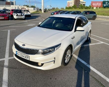 Белый Киа K5, объемом двигателя 2 л и пробегом 306 тыс. км за 11650 $, фото 1 на Automoto.ua