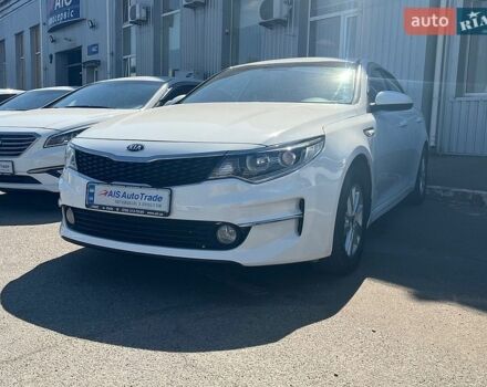 Белый Киа K5, объемом двигателя 2 л и пробегом 323 тыс. км за 9990 $, фото 1 на Automoto.ua