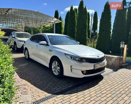 Белый Киа K5, объемом двигателя 2 л и пробегом 330 тыс. км за 9500 $, фото 1 на Automoto.ua