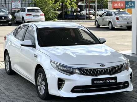 Кіа K5 2016 у Миколаєві на Automoto.ua Білий Кіа K5, об'ємом двигуна 2 л та пробігом 275 тис. км за 11500 $, фото 1 на Automoto.ua