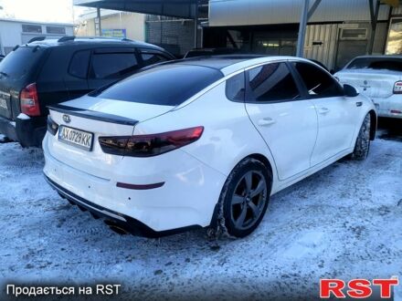 Белый Киа K5, объемом двигателя 2 л и пробегом 34000 тыс. км за 10600 $, фото 1 на Automoto.ua