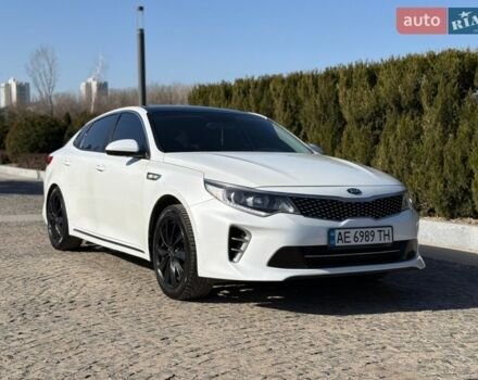 Белый Киа K5, объемом двигателя 2 л и пробегом 242 тыс. км за 10900 $, фото 1 на Automoto.ua