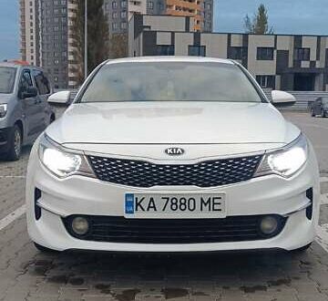 Киа K5 2016 в Киеве на Automoto.ua Белый Киа K5, объемом двигателя 2 л и пробегом 320 тыс. км за 10600 $, фото 1 на Automoto.ua