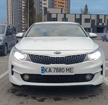 Білий Кіа K5, об'ємом двигуна 2 л та пробігом 320 тис. км за 10600 $, фото 1 на Automoto.ua