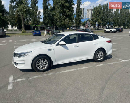 Белый Киа K5, объемом двигателя 2 л и пробегом 300 тыс. км за 11500 $, фото 1 на Automoto.ua