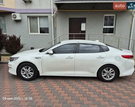 Белый Киа K5, объемом двигателя 2 л и пробегом 666 тыс. км за 9500 $, фото 1 на Automoto.ua