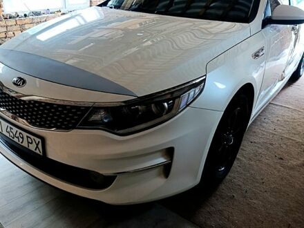 Белый Киа K5, объемом двигателя 2 л и пробегом 300 тыс. км за 7700 $, фото 1 на Automoto.ua
