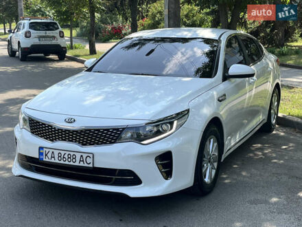 Киа K5 2017 в Киеве на Automoto.ua Белый Киа K5, объемом двигателя 2 л и пробегом 205 тыс. км за 12790 $, фото 1 на Automoto.ua