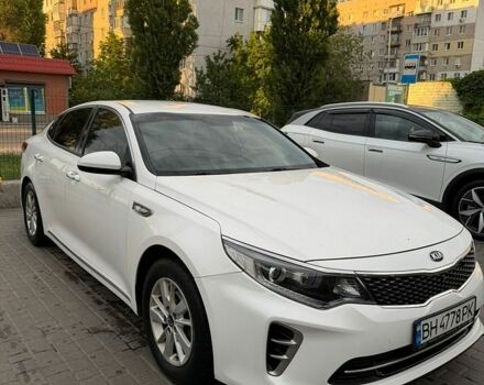 Белый Киа K5, объемом двигателя 2 л и пробегом 235 тыс. км за 10700 $, фото 1 на Automoto.ua