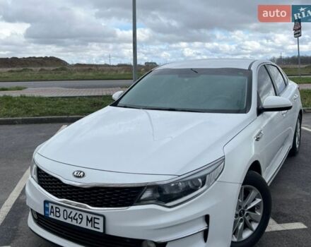 Белый Киа K5, объемом двигателя 2 л и пробегом 123 тыс. км за 12990 $, фото 1 на Automoto.ua