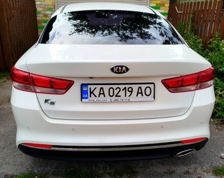 Белый Киа K5, объемом двигателя 2 л и пробегом 143 тыс. км за 10500 $, фото 1 на Automoto.ua