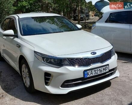 Белый Киа K5, объемом двигателя 2 л и пробегом 248 тыс. км за 13000 $, фото 1 на Automoto.ua