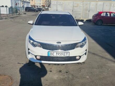 Белый Киа K5, объемом двигателя 2 л и пробегом 250 тыс. км за 12000 $, фото 1 на Automoto.ua