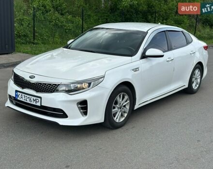 Белый Киа K5, объемом двигателя 2 л и пробегом 248 тыс. км за 11000 $, фото 1 на Automoto.ua