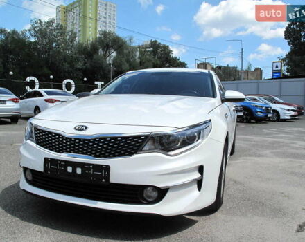 Белый Киа K5, объемом двигателя 2 л и пробегом 253 тыс. км за 12900 $, фото 1 на Automoto.ua
