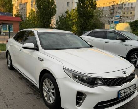 Белый Киа K5, объемом двигателя 2 л и пробегом 235 тыс. км за 10500 $, фото 1 на Automoto.ua