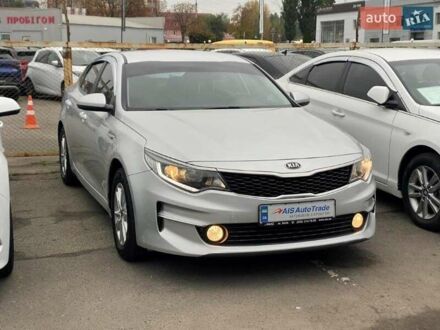 Киа K5 2017 в Киеве на Automoto.ua Белый Киа K5, объемом двигателя 2 л и пробегом 274 тыс. км за 11990 $, фото 1 на Automoto.ua