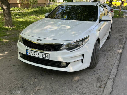 Киа K5 2017 в Броварах на Automoto.ua Белый Киа K5, объемом двигателя 2 л и пробегом 320 тыс. км за 10300 $, фото 1 на Automoto.ua