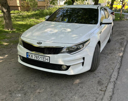 Білий Кіа K5, об'ємом двигуна 2 л та пробігом 320 тис. км за 10300 $, фото 1 на Automoto.ua
