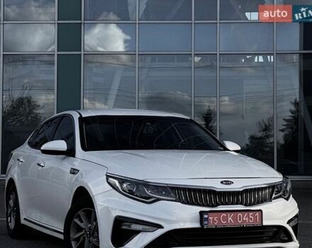 Белый Киа K5, объемом двигателя 2 л и пробегом 171 тыс. км за 14700 $, фото 1 на Automoto.ua