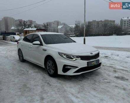 Белый Киа K5, объемом двигателя 2 л и пробегом 136 тыс. км за 14000 $, фото 1 на Automoto.ua