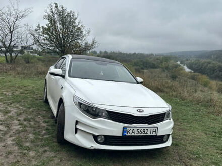 Киа K5 2018 в Виннице на Automoto.ua Белый Киа K5, объемом двигателя 2 л и пробегом 300 тыс. км за 10450 $, фото 1 на Automoto.ua
